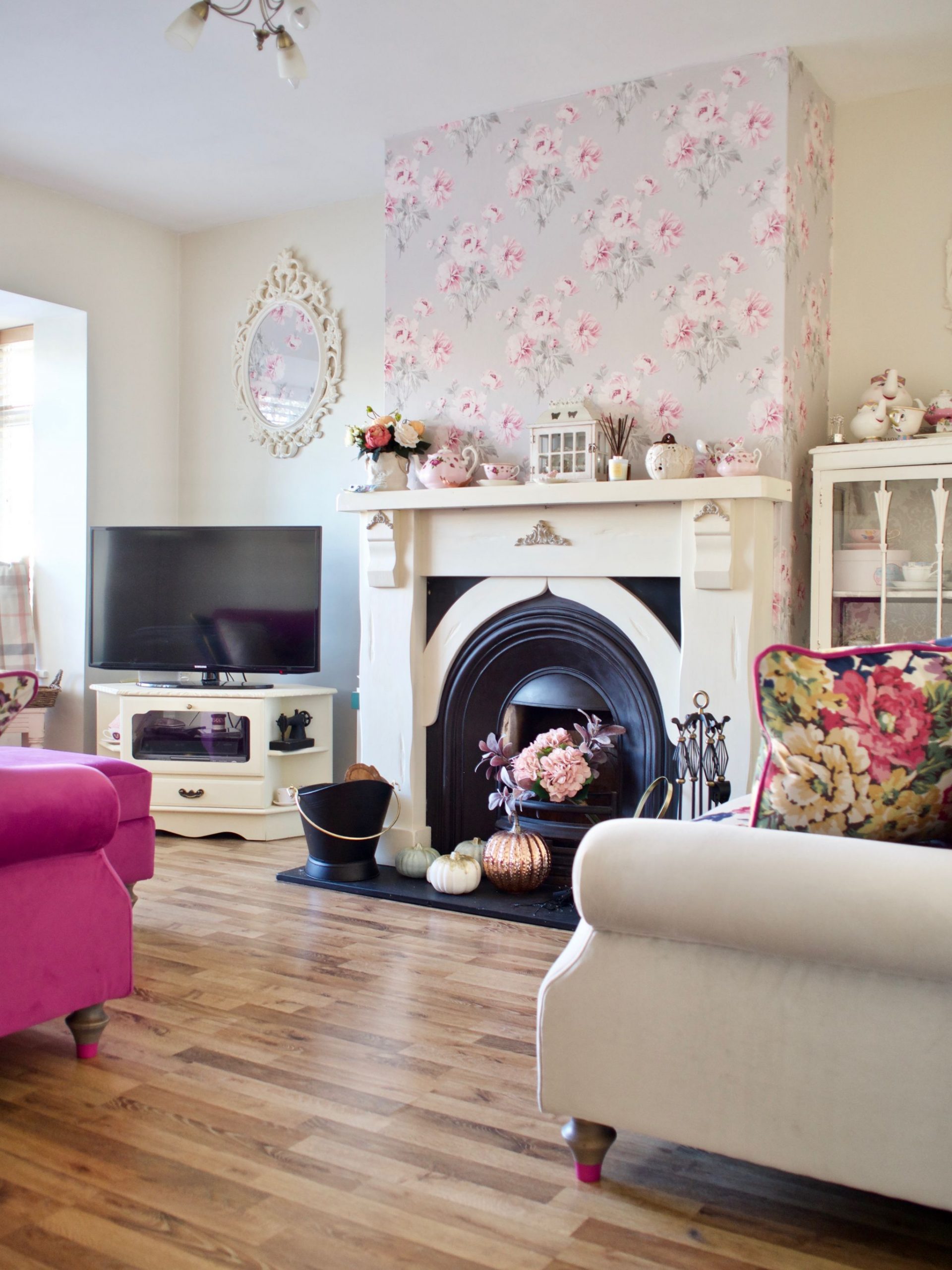 Living room decor, cottage shabby chic style