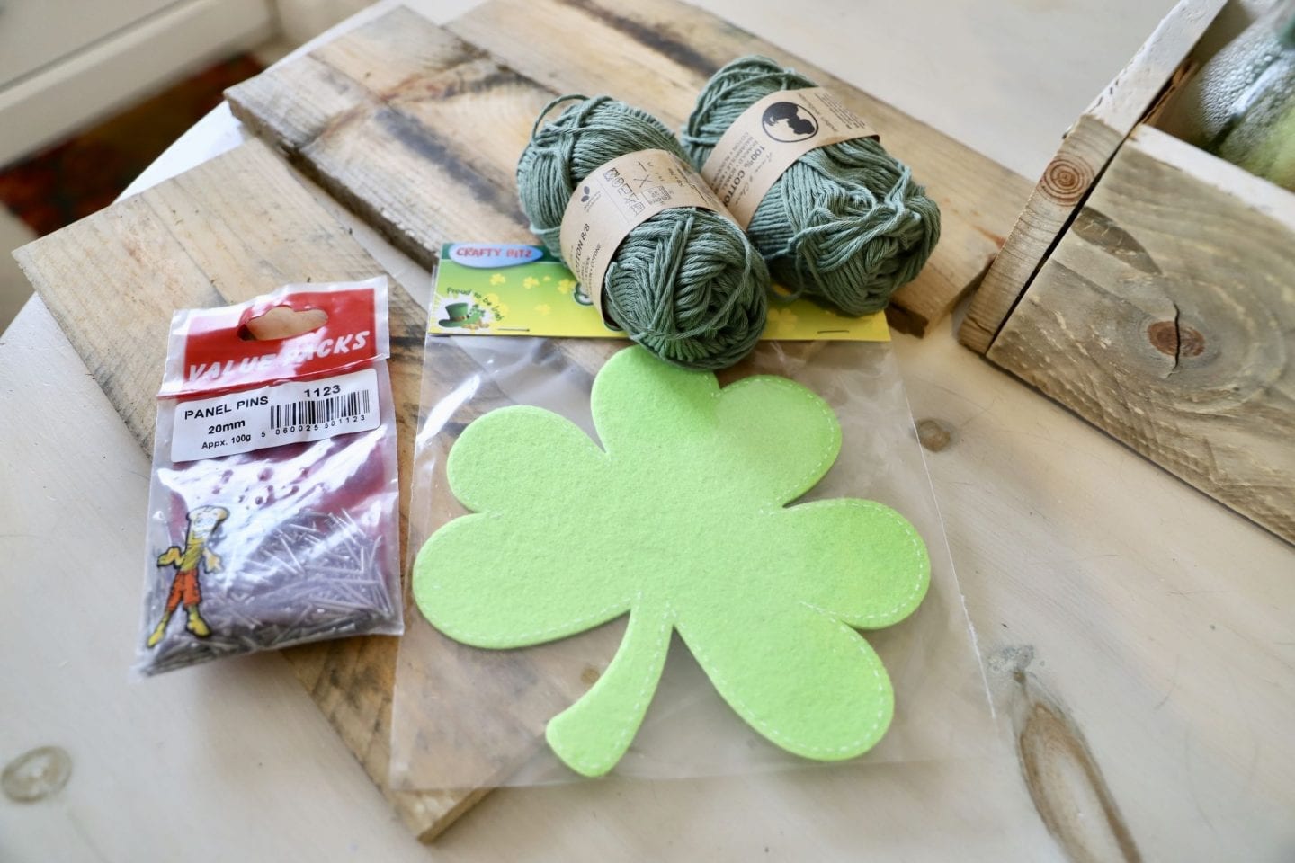 St Patrick's Day DIY, String Art Shamrock