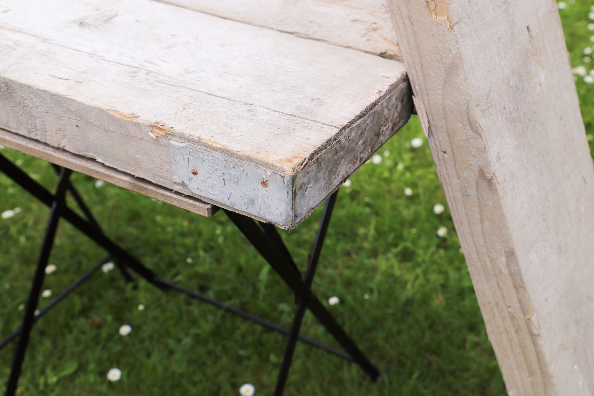 How to turn scaffold boards into an office desk