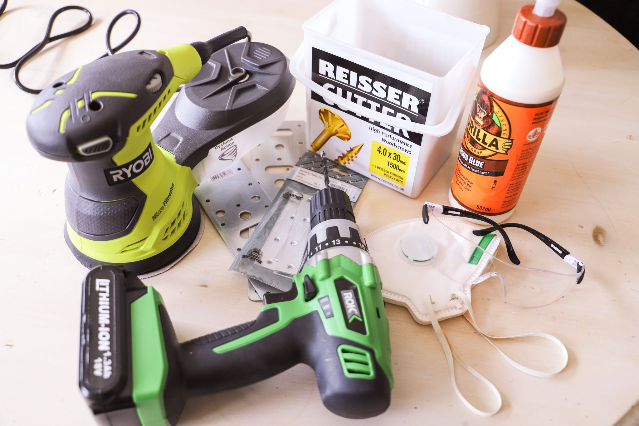 How to turn scaffold boards into an office desk
