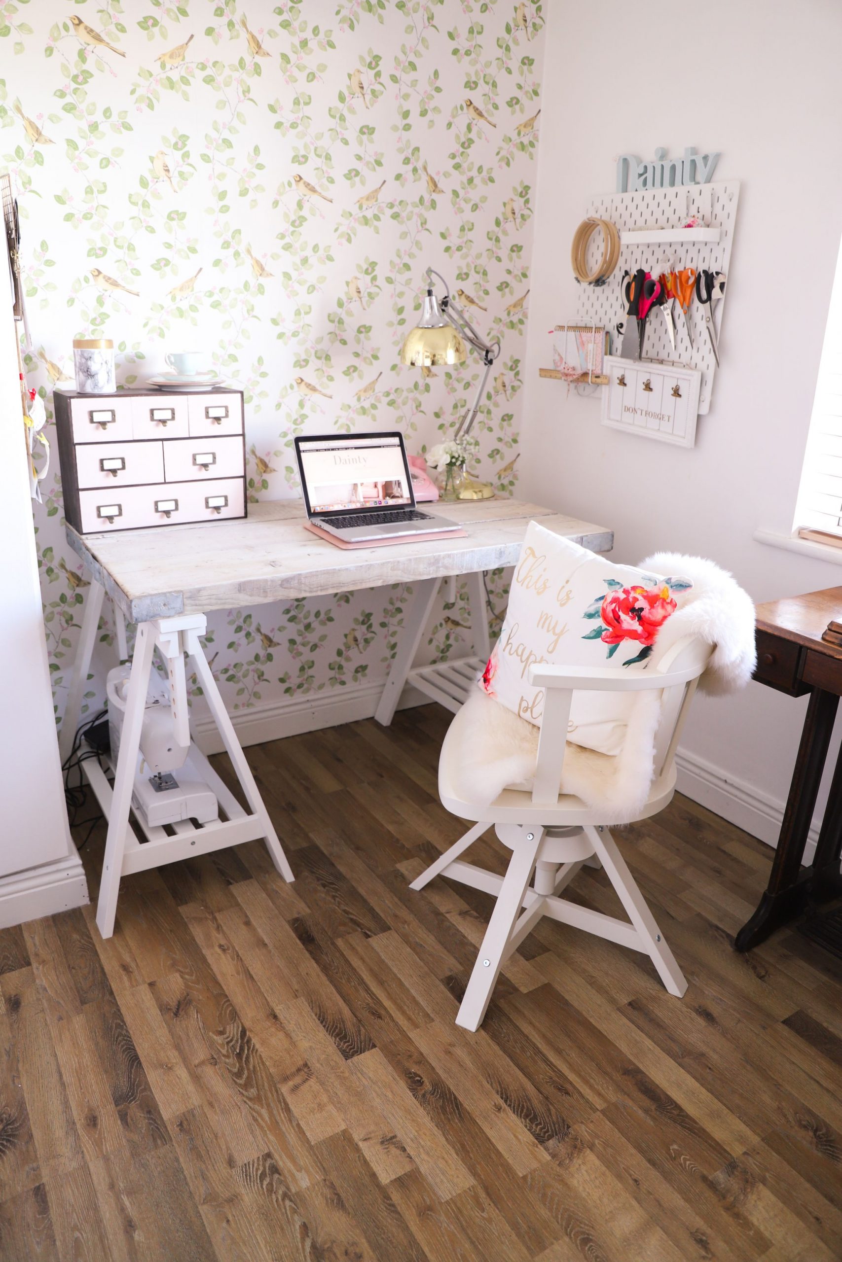 How to turn scaffold boards into an office desk