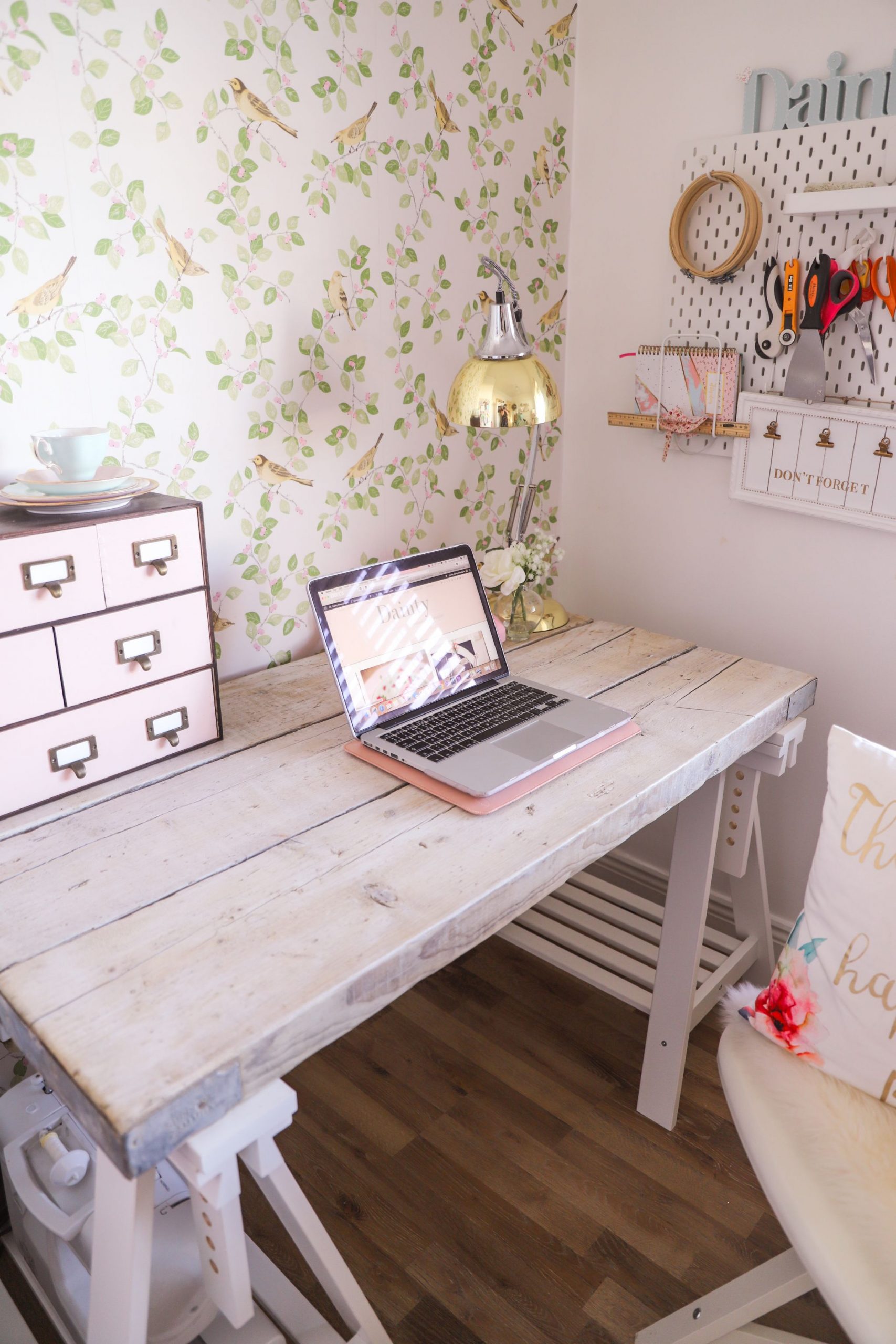 How to turn scaffold boards into an office desk