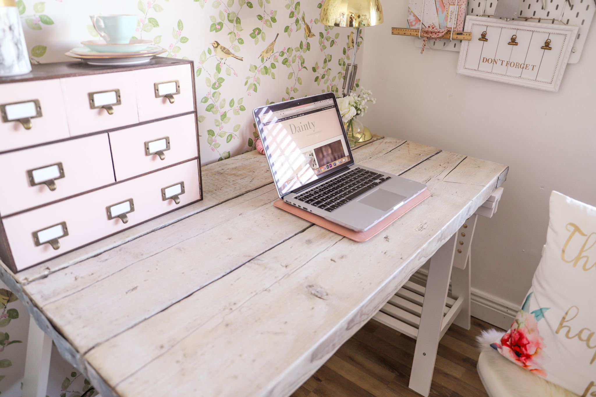 How to turn scaffold boards into an office desk