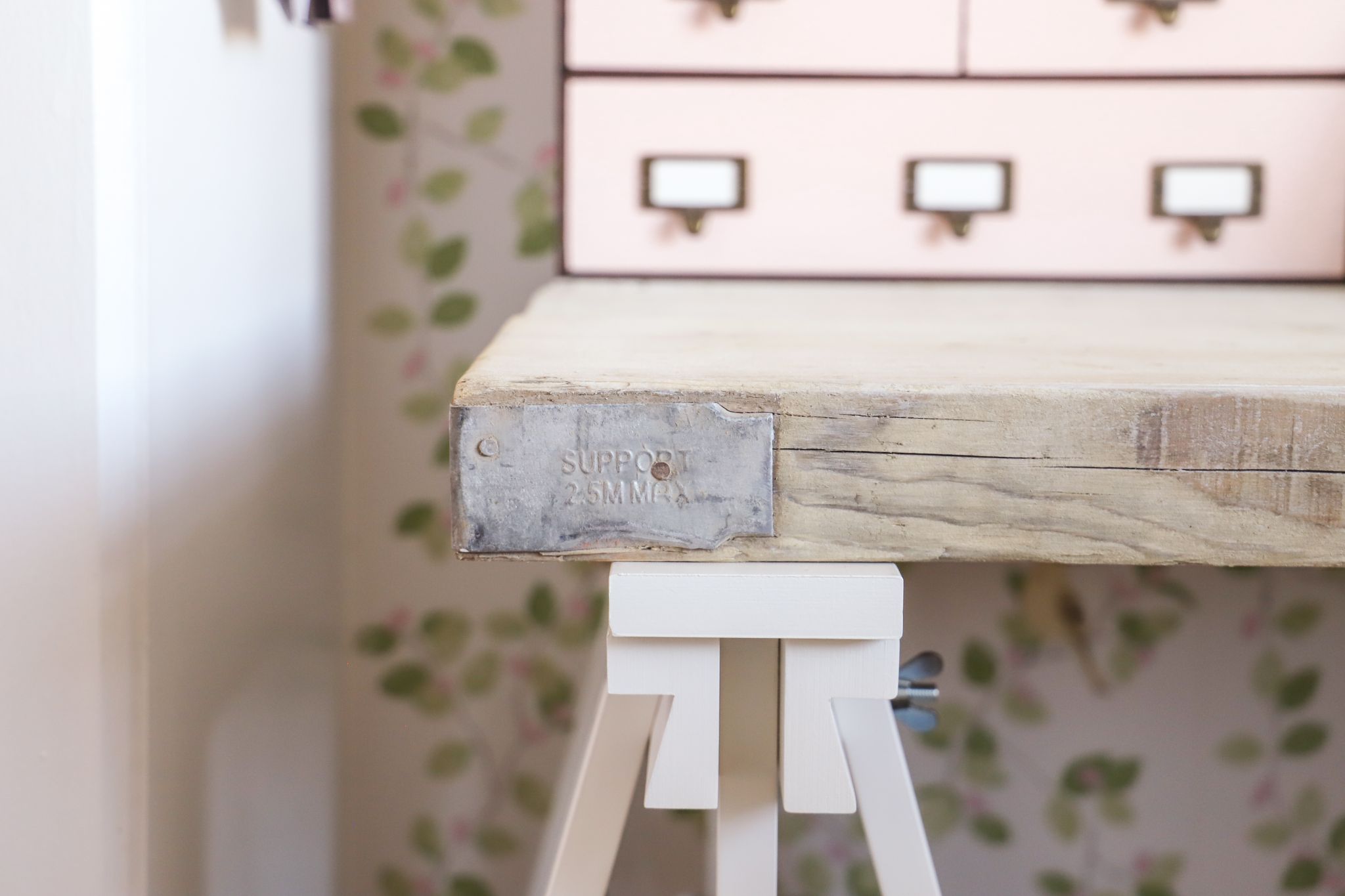How to turn scaffold boards into an office desk