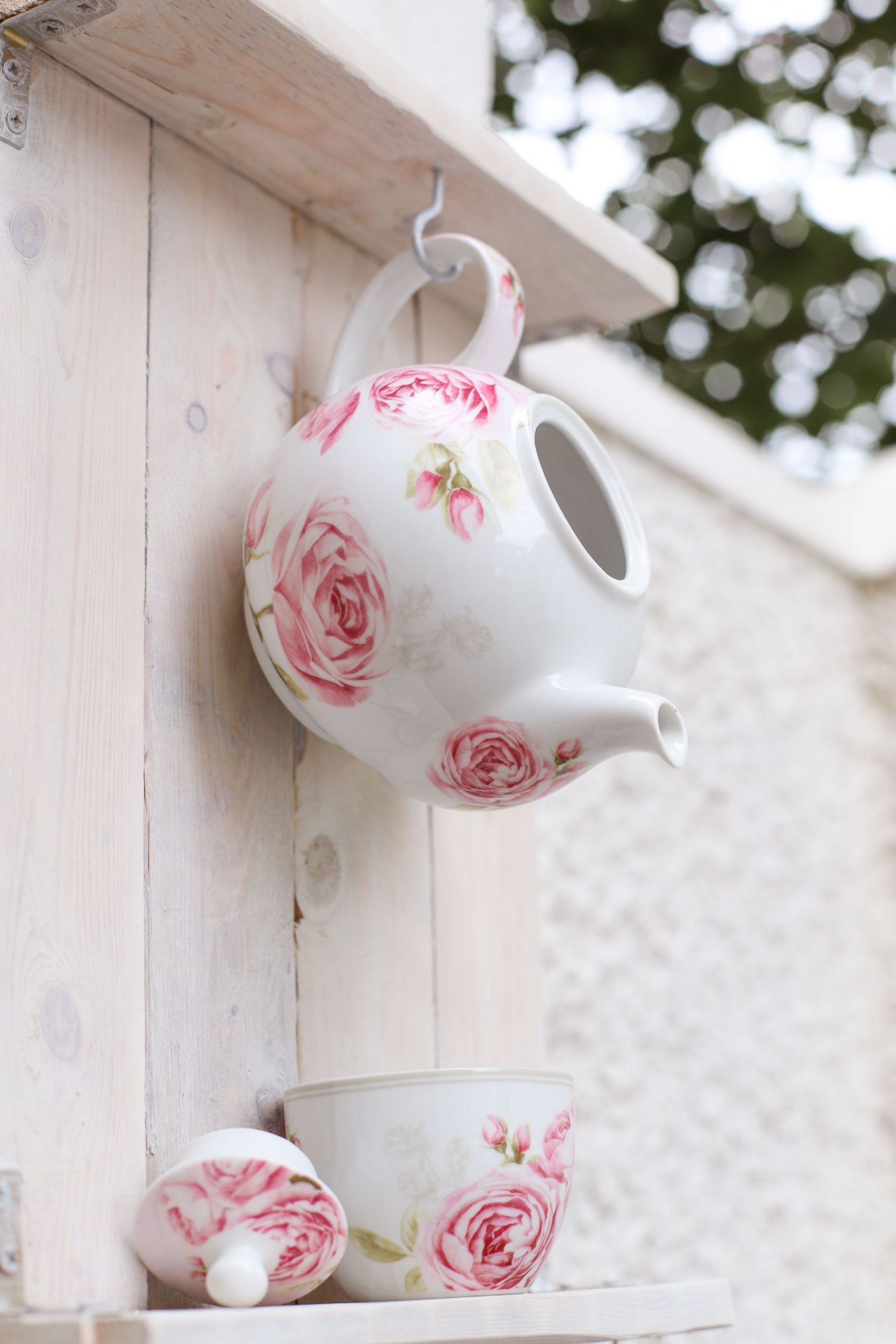 DIY Teapot Bird Feeder Made From Pallet wood