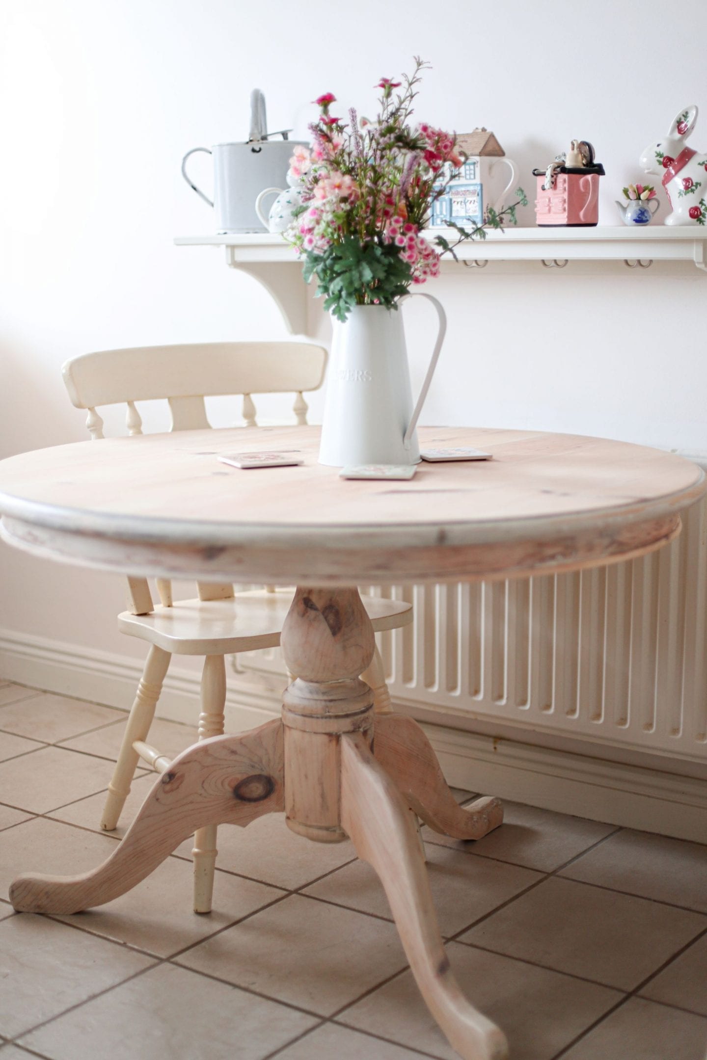 My thrifted kitchen table makeover 