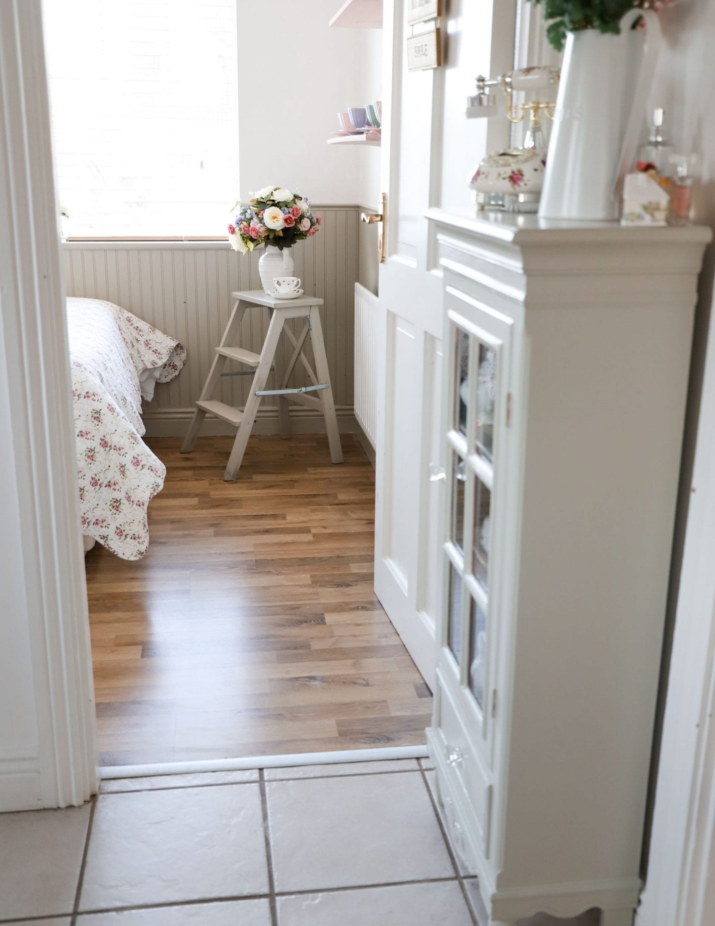 How to install beadboard panelling to a room