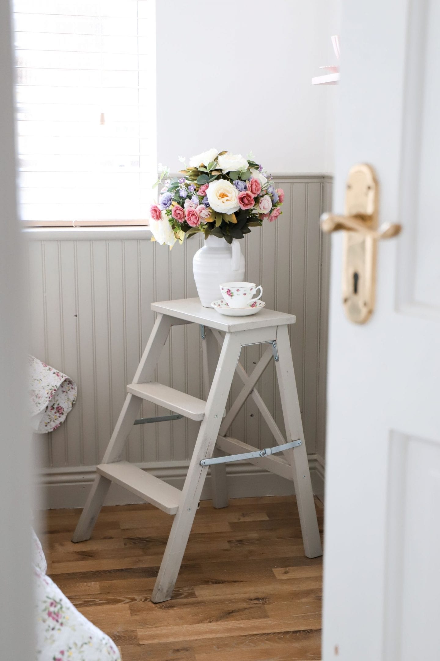 How to install beadboard panelling to a room