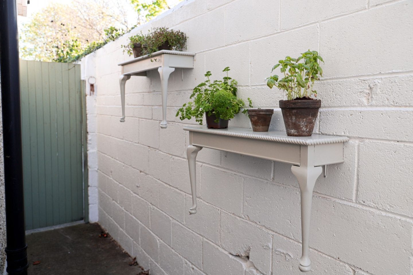 How to turn a table into quirky shelves for the garden 