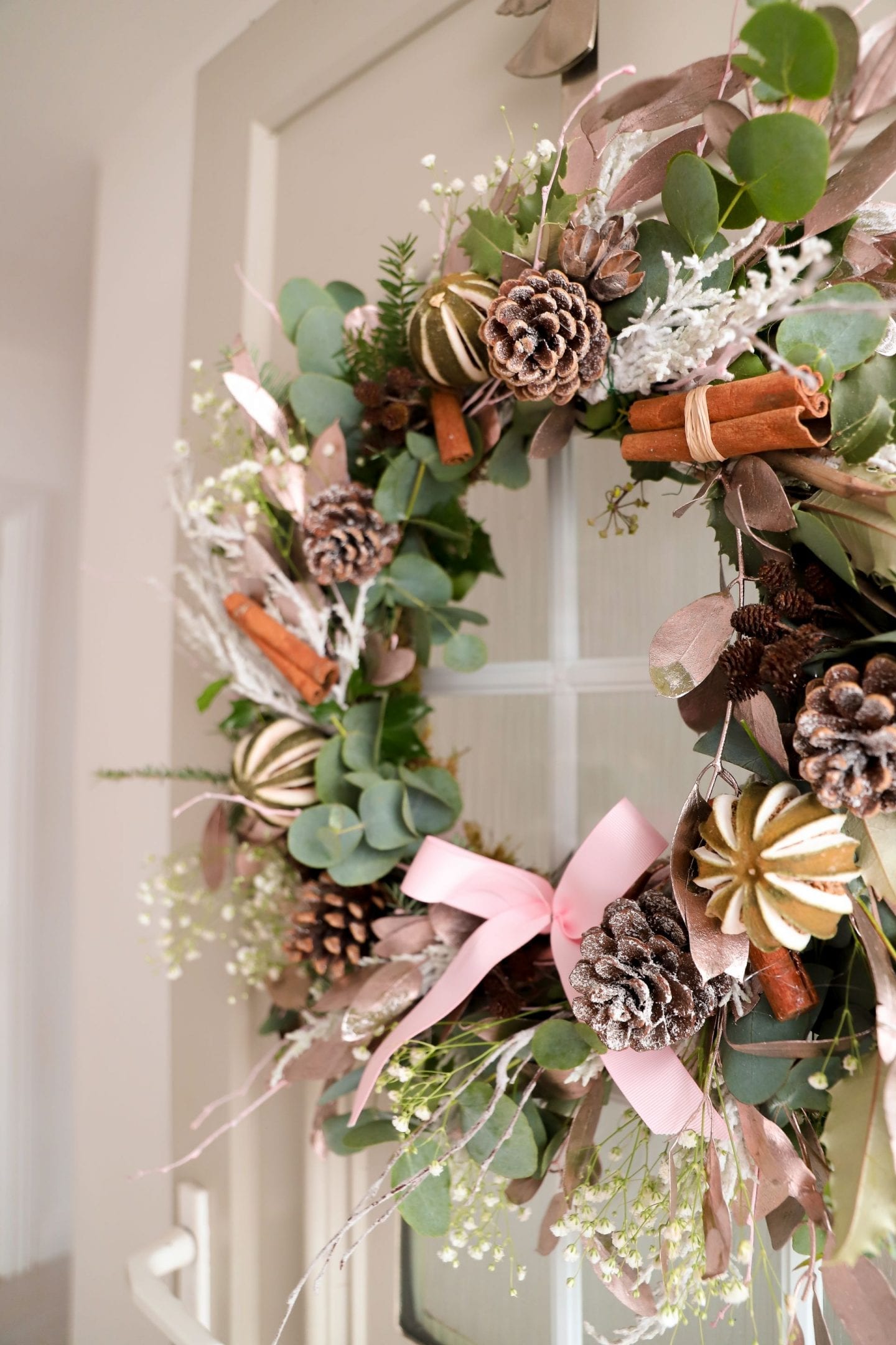 How to make a DIY Christmas Wreath 