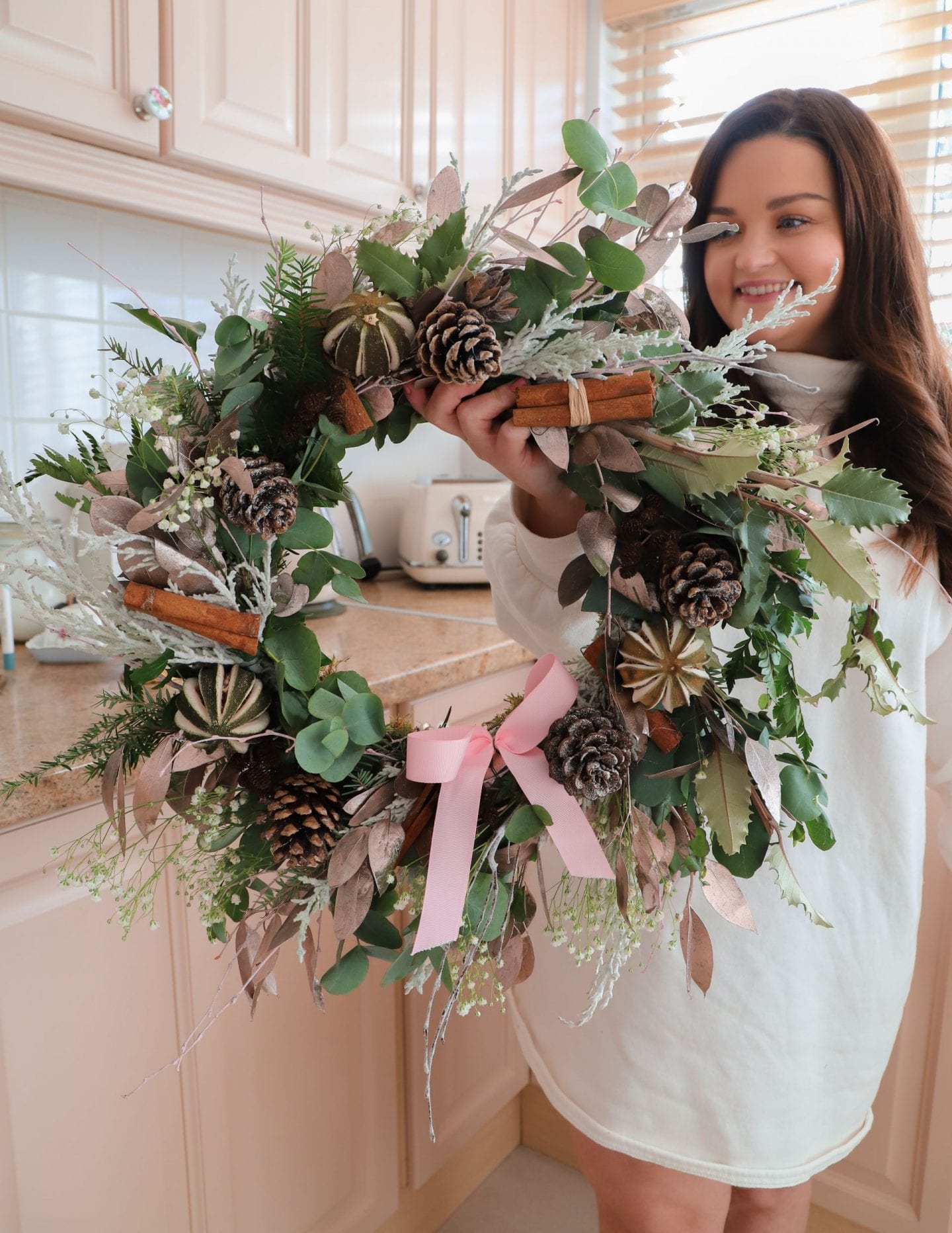 How to make a DIY Christmas Wreath 