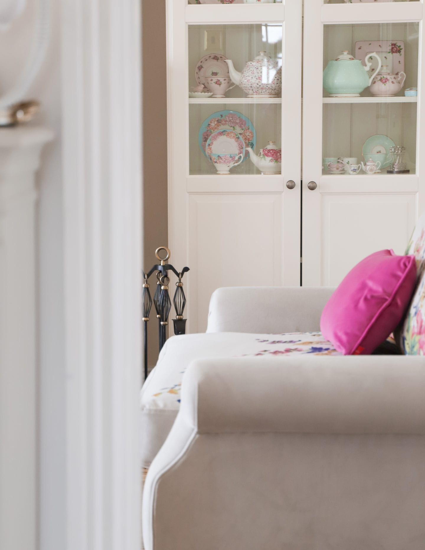 How To Paint Pine Skirting Boards and internal woodwork.