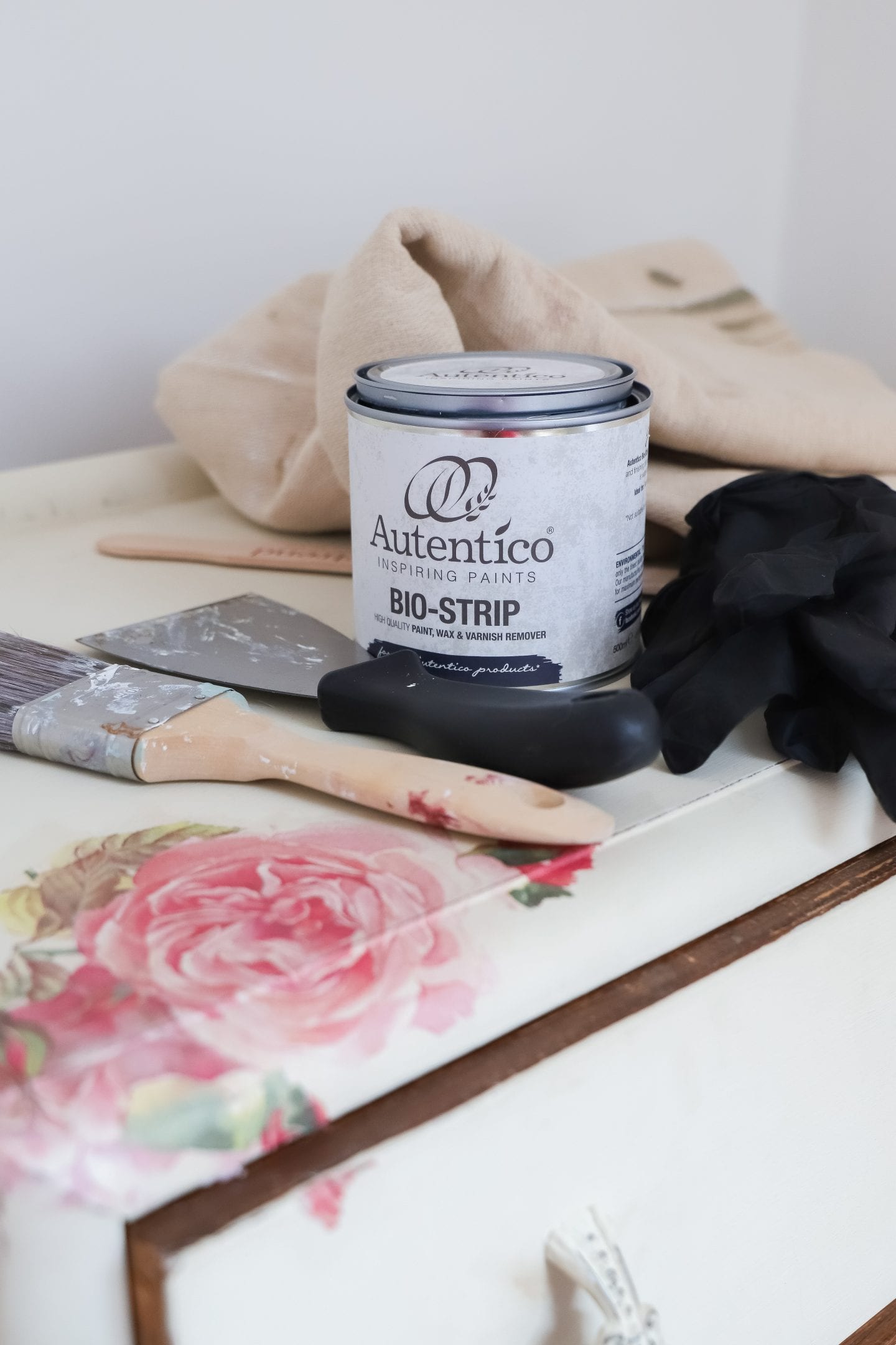 how-to-effortlessly-remove-chalk-paint-dainty-dress-diaries