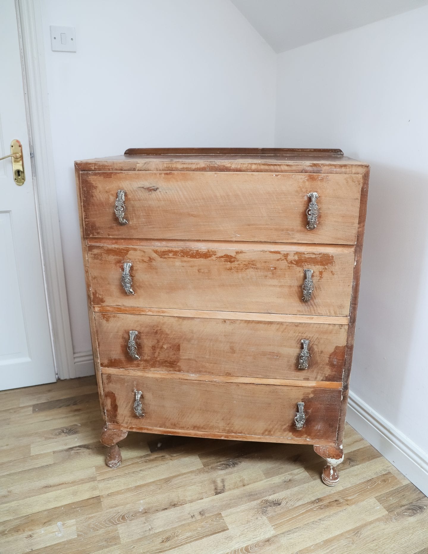 how-to-effortlessly-remove-chalk-paint-dainty-dress-diaries