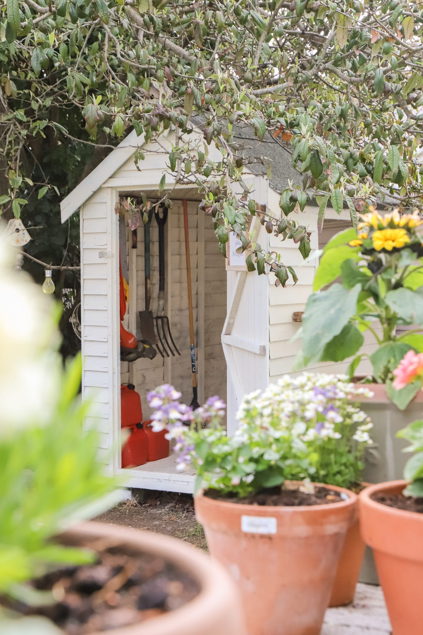 how to paint garden furniture.