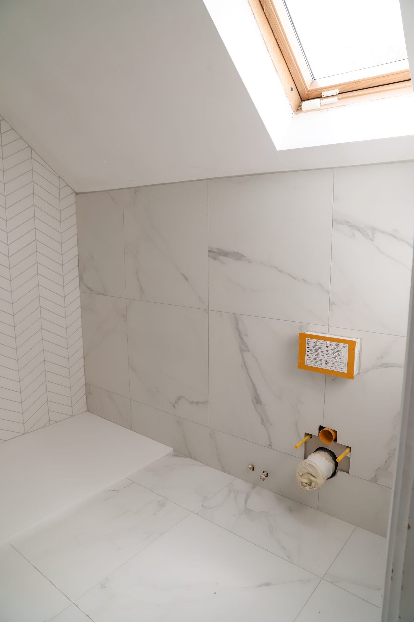 Chevron and marble tiles.