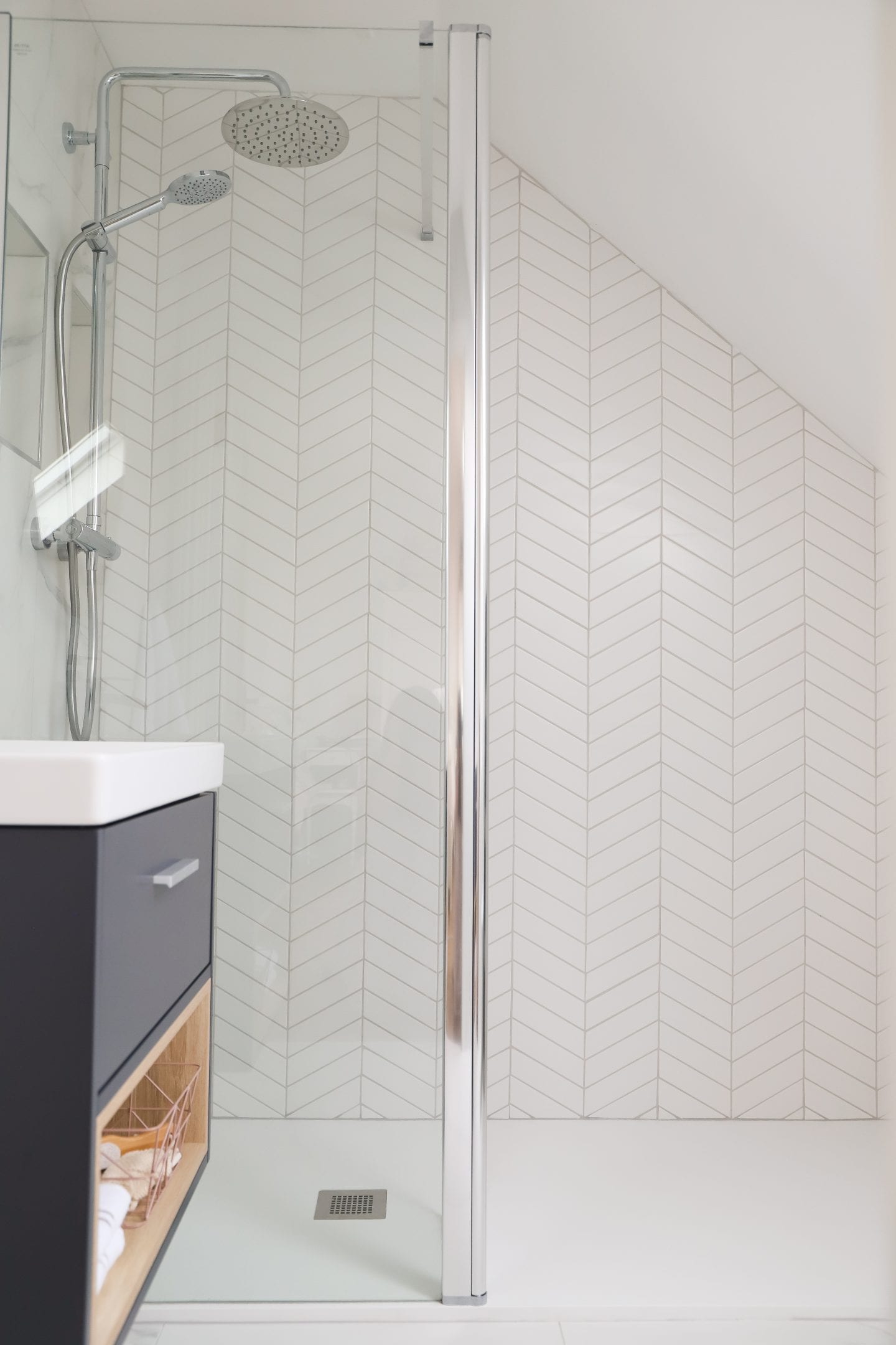 Sonas Aspect wet room flipper