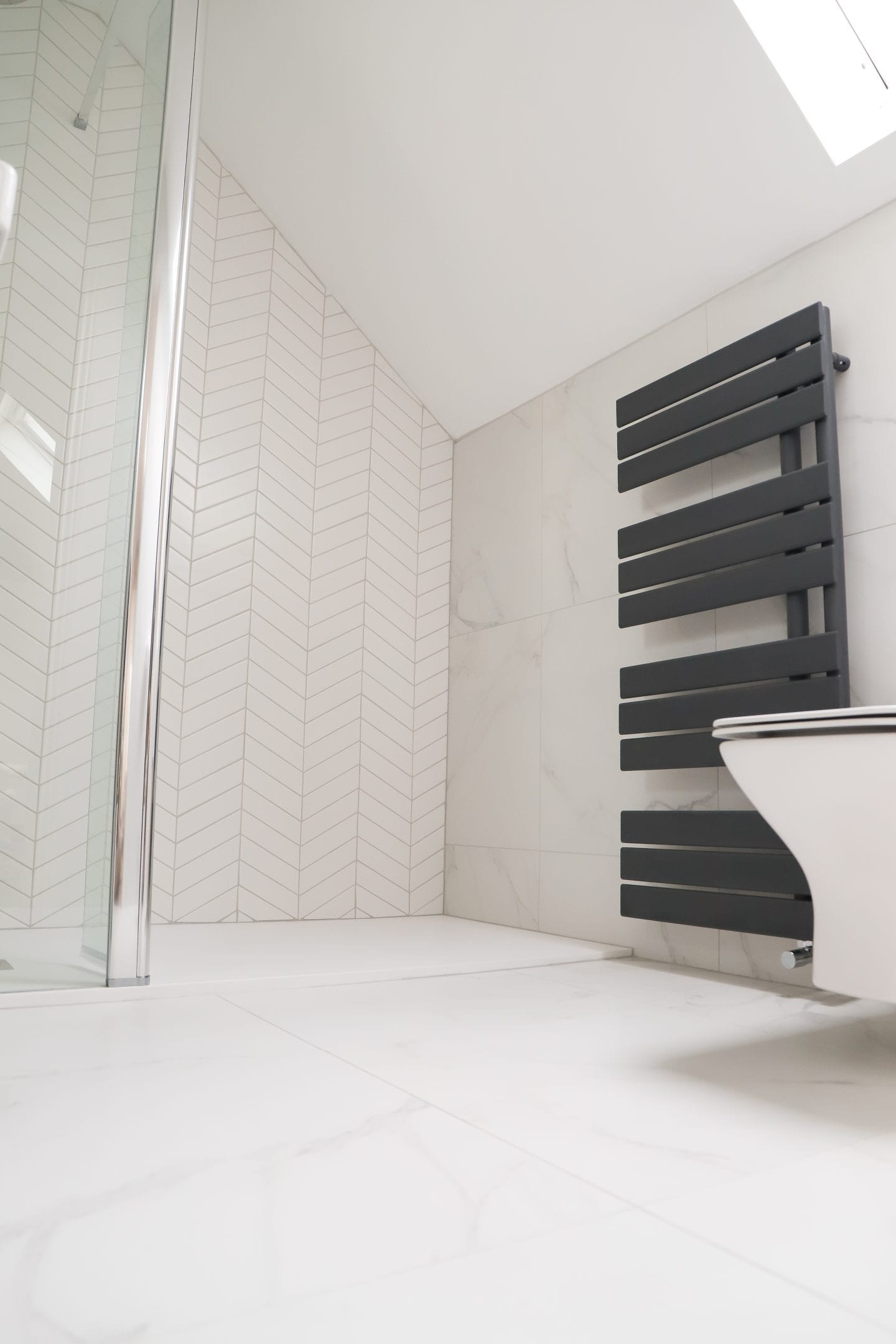 Sonas Aspect wet room flipper