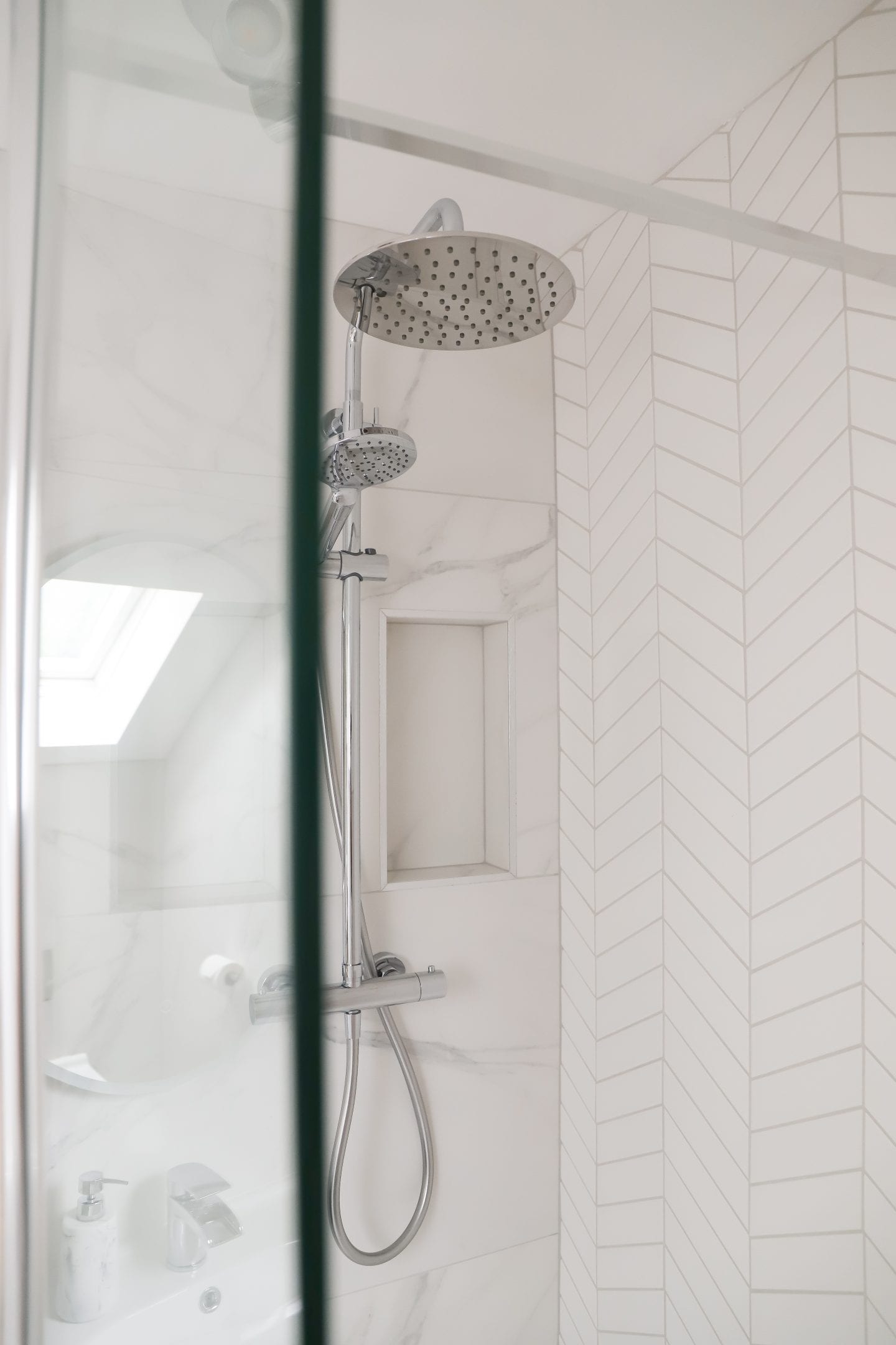 Sonas Axis Shower
