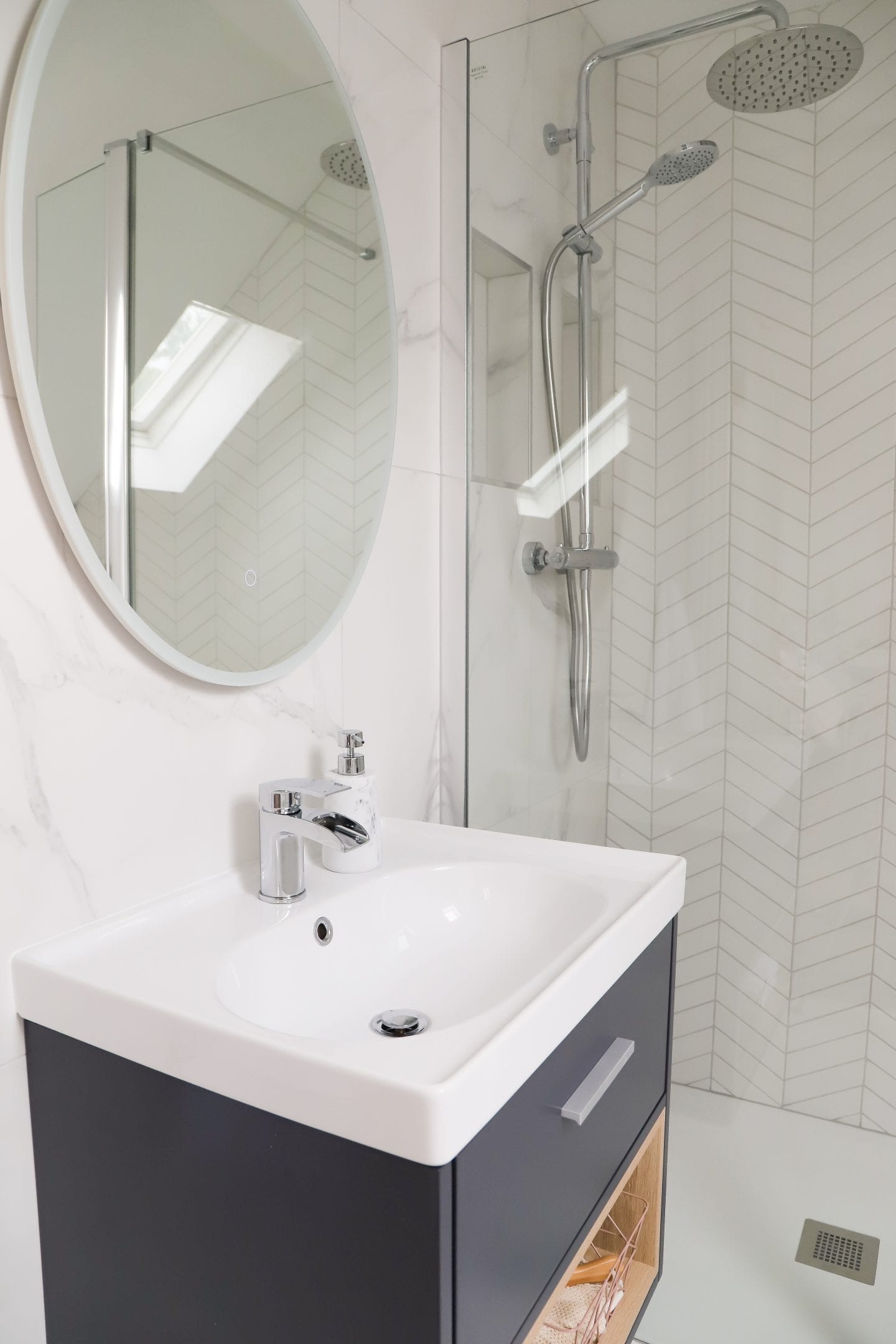 Sonas bathrooms.