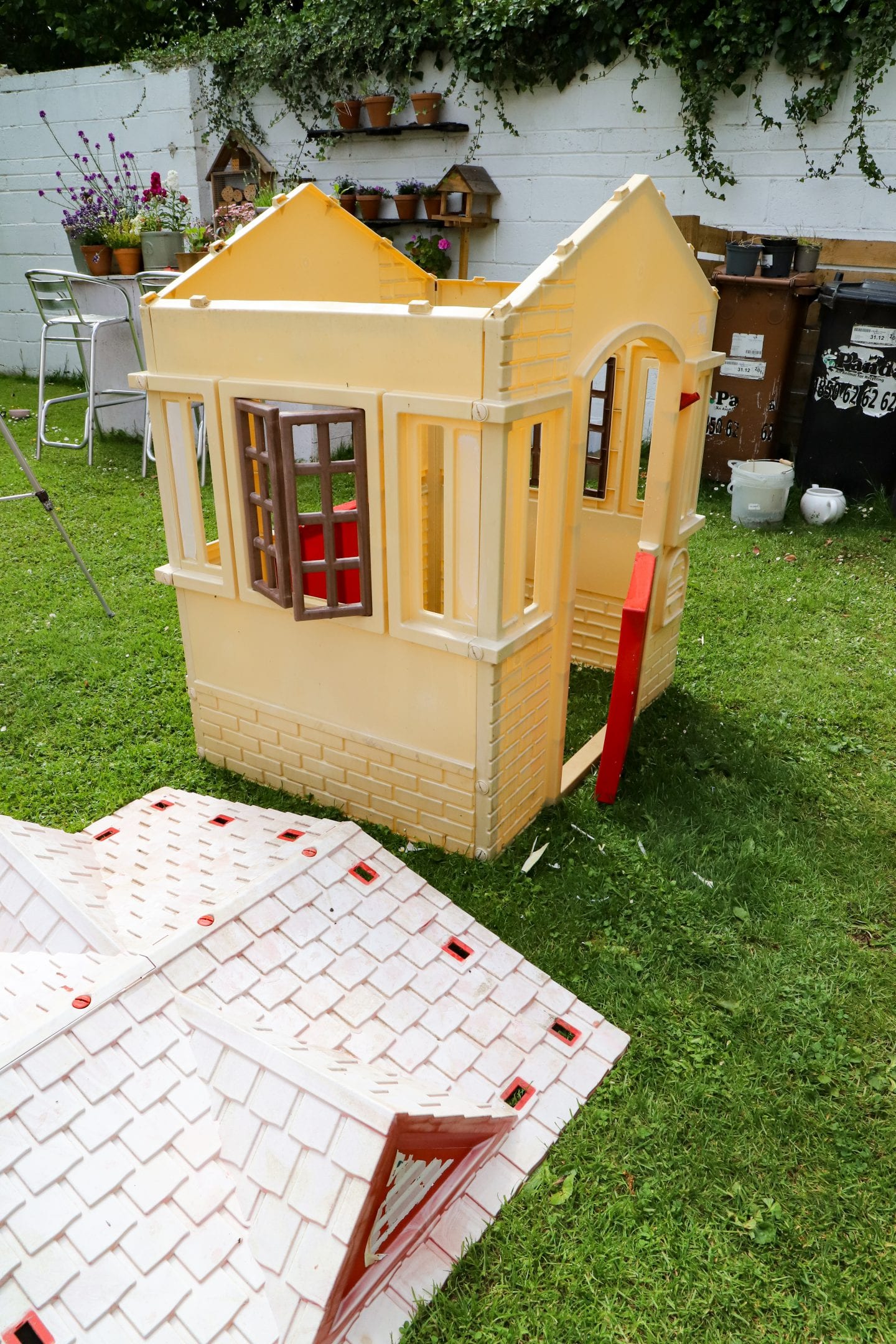 How to paint a little tikes plastic playhouse Dainty Dress Diaries