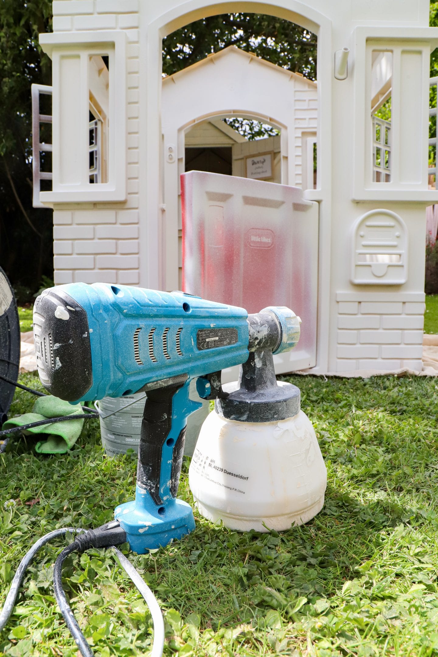 How to paint a little tikes plastic playhouse Dainty Dress Diaries