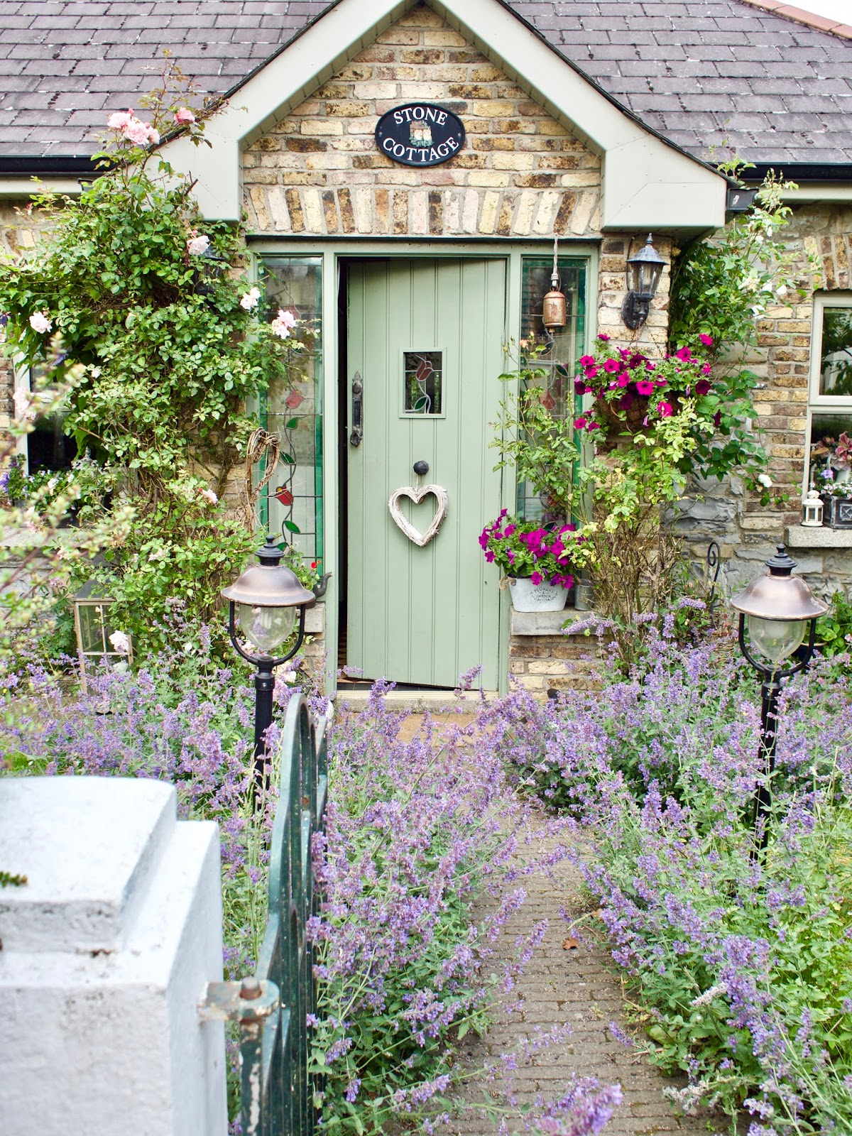  What is Cottagecore? and why are we obsessed with its charm? - Dainty ...