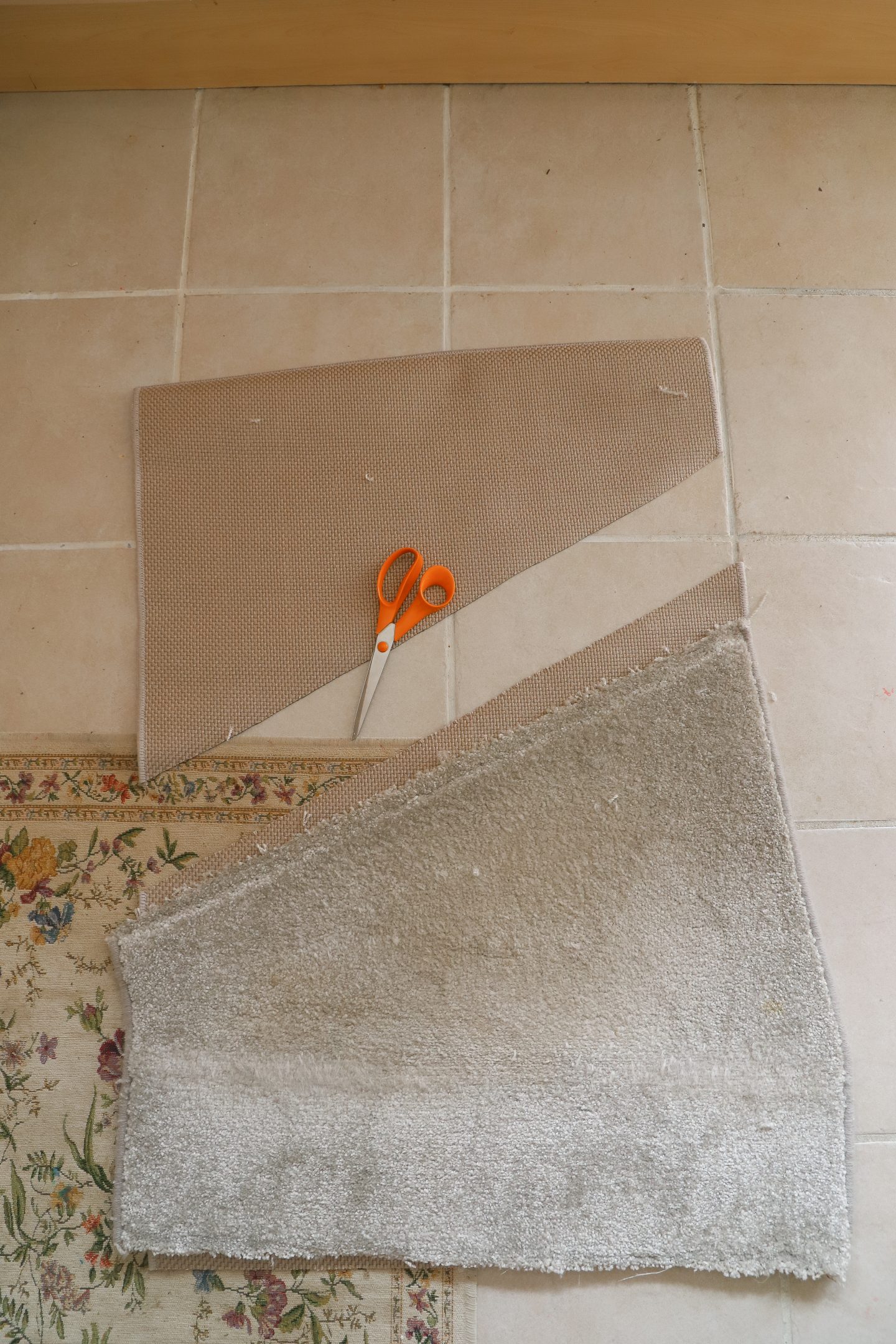 DIY stair makeover using Ikea SÖLLINGE rugs.