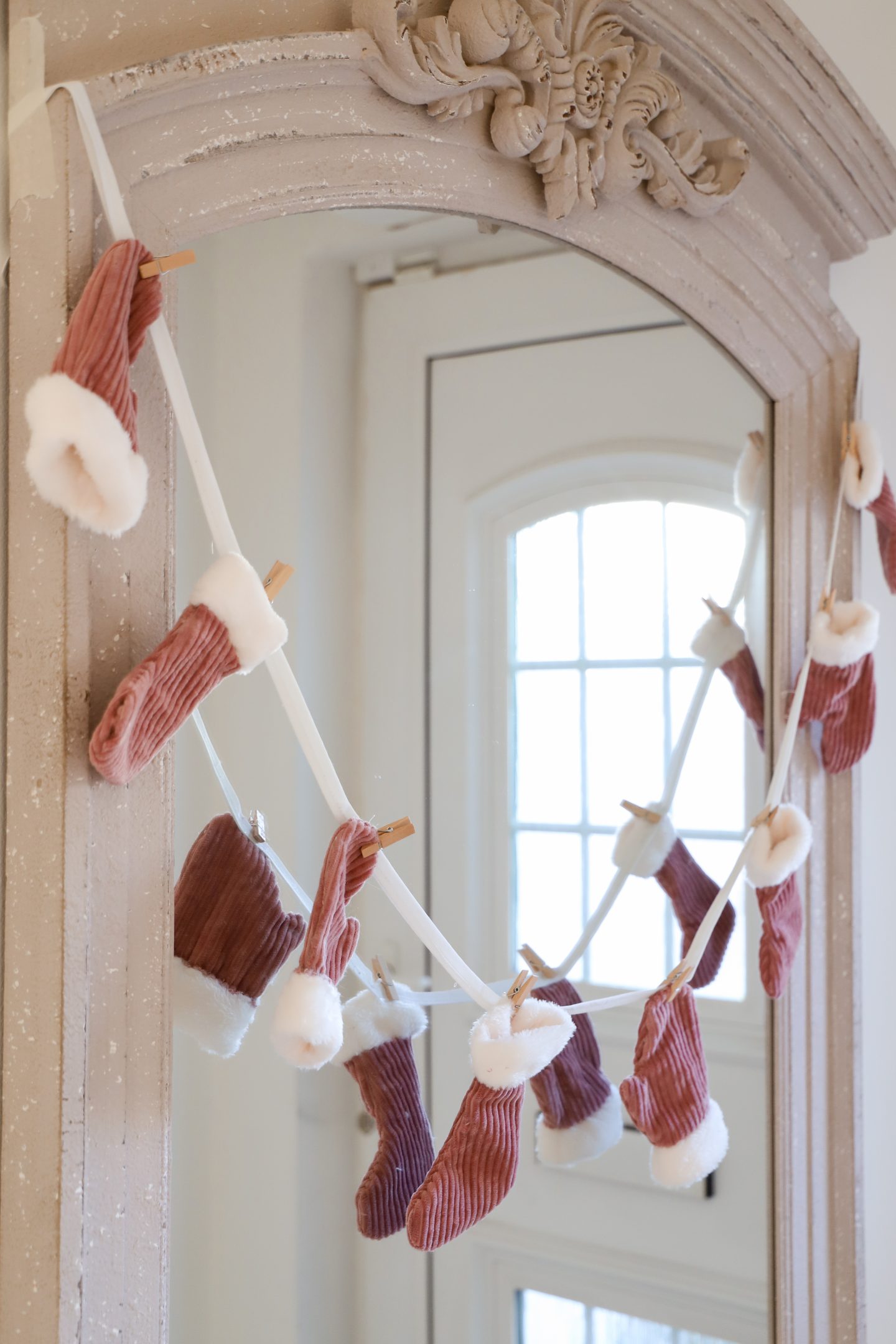 Pink mitten Christmas bunting. 