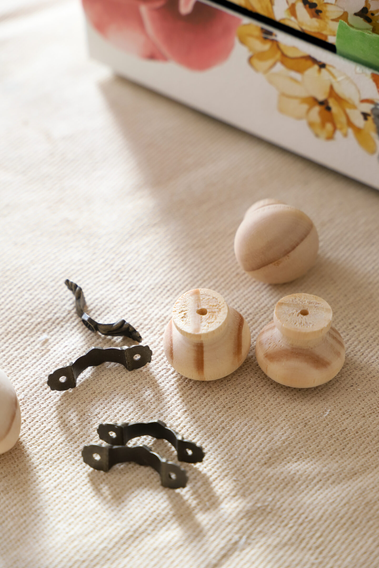 DIY jewellery box. Mini jewellery box handles and knobs.
