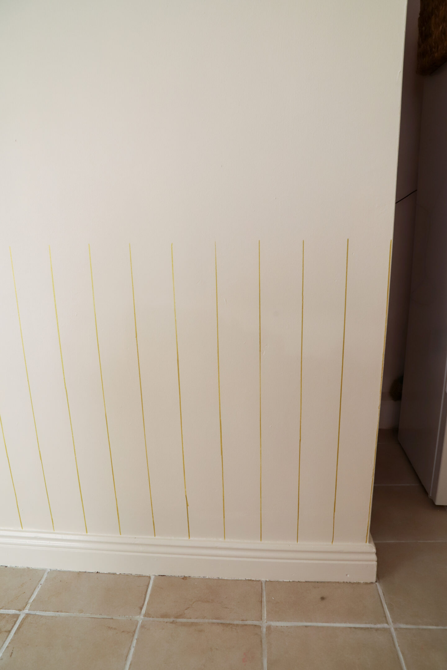 DIY Faux beadboard wall panelling.