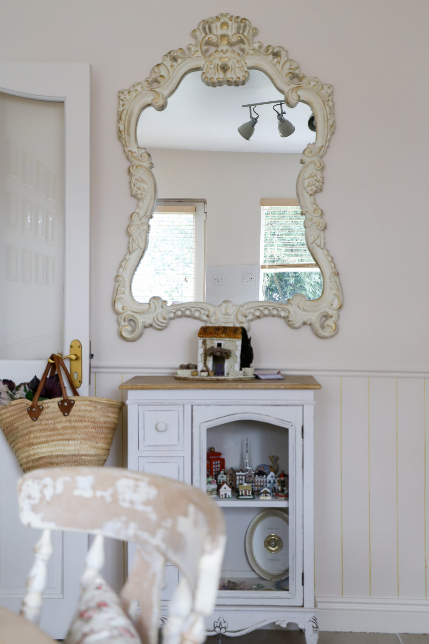 DIY Faux beadboard wall panelling.