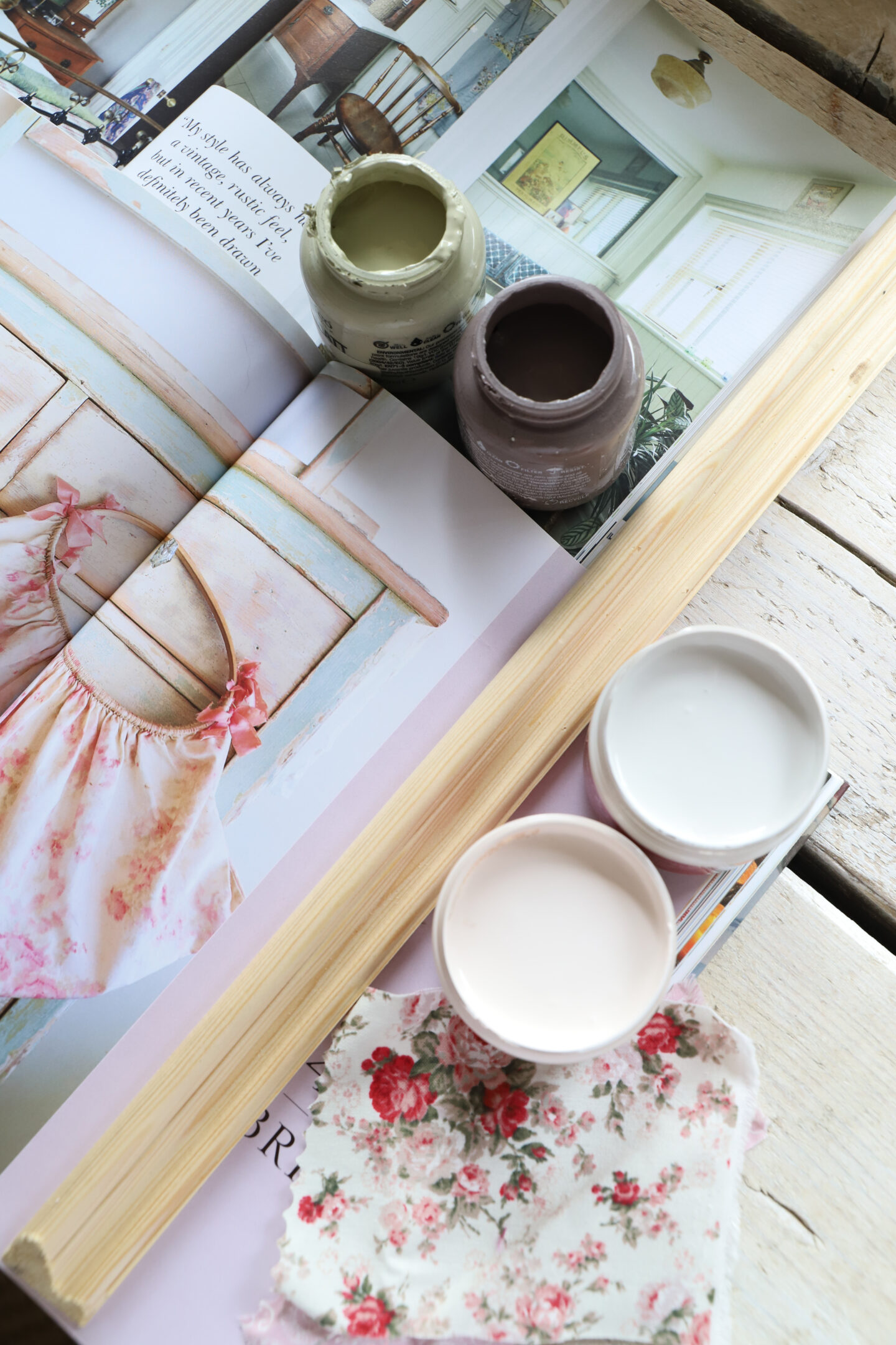 Home moodpboard in pastel shades. Spring cleaning tips. 