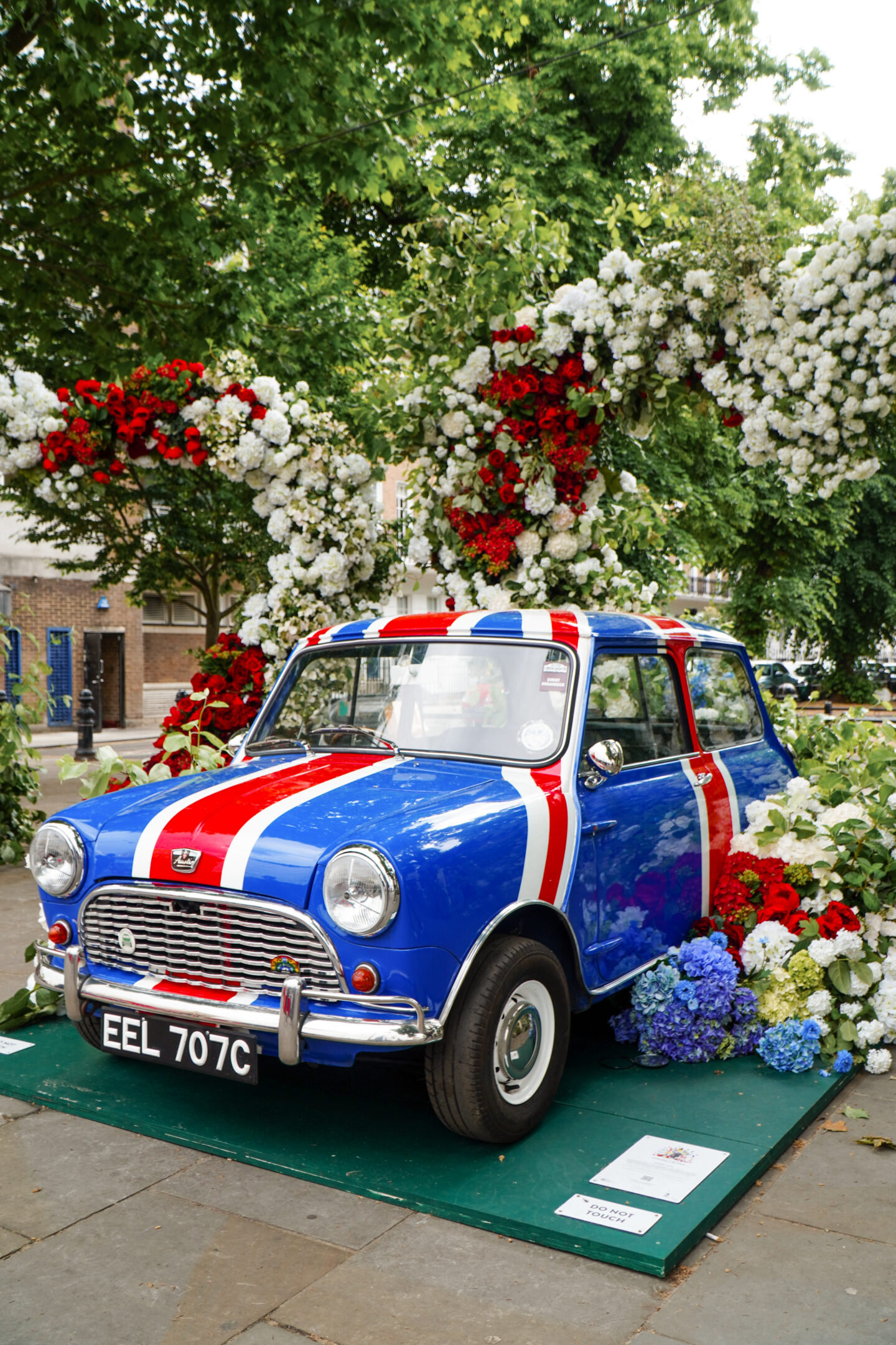England mini, flower installation, King Rd London.