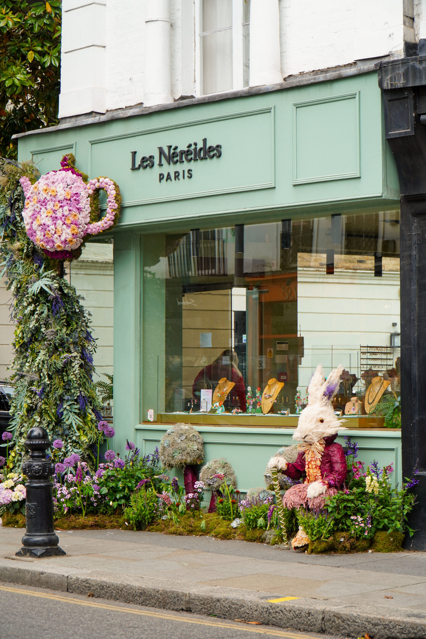 Alice in wonderland flower display, Chelsea In Bloom images 2022.
